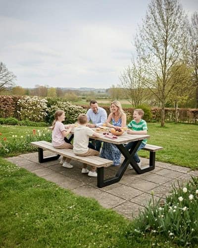 outdoor island, Home